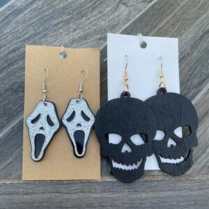 Scream & skull earrings
